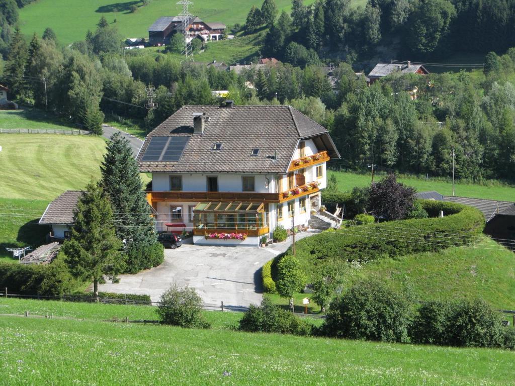 ホテル Haus Pfeifenberger ツェーダーハウス エクステリア 写真